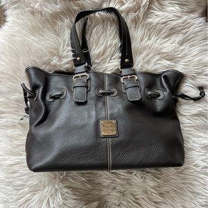 Dooney & Bourke Shoulder Bag - Pebble Gain Leather - Black